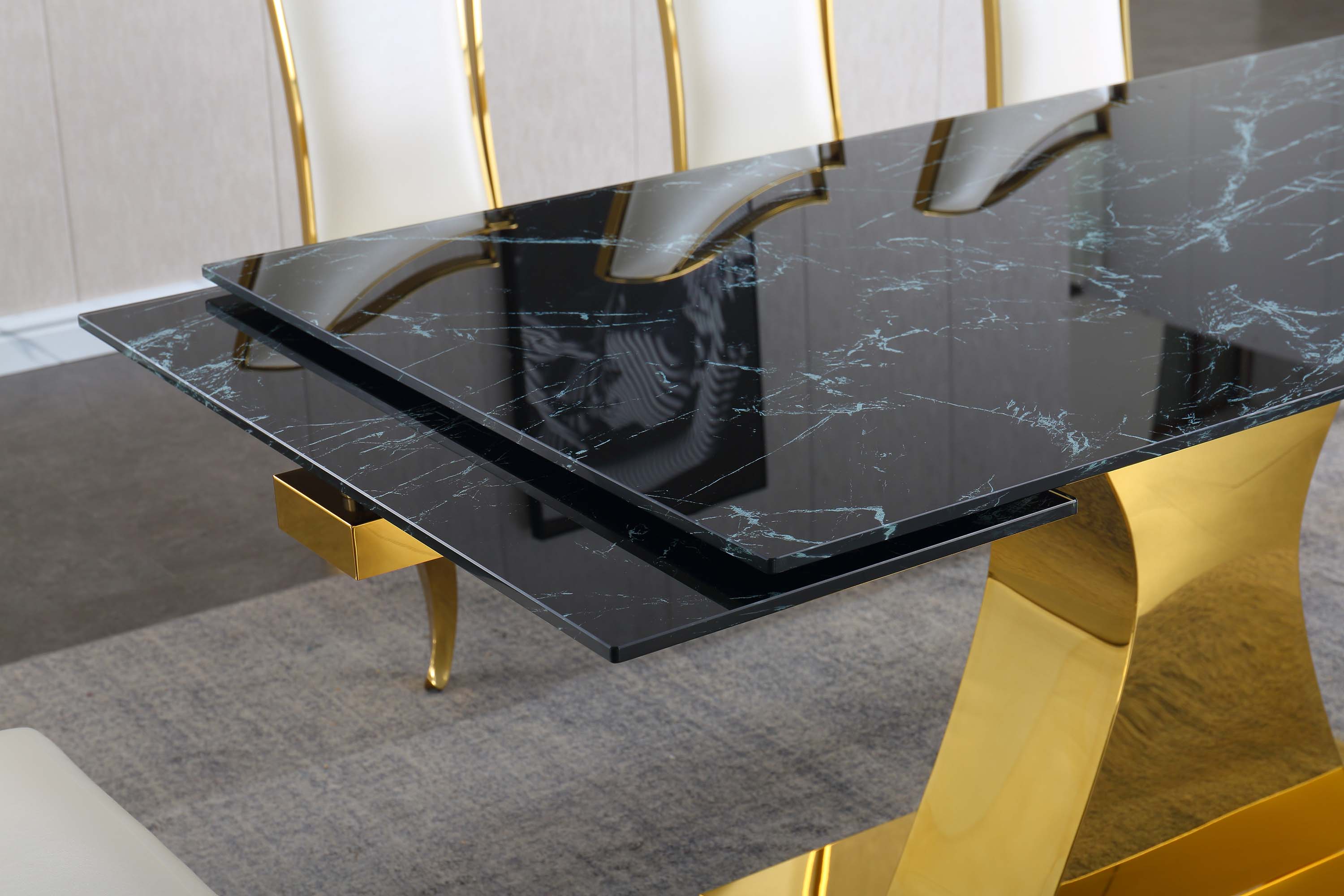 Merdasa Extendable Dining Table