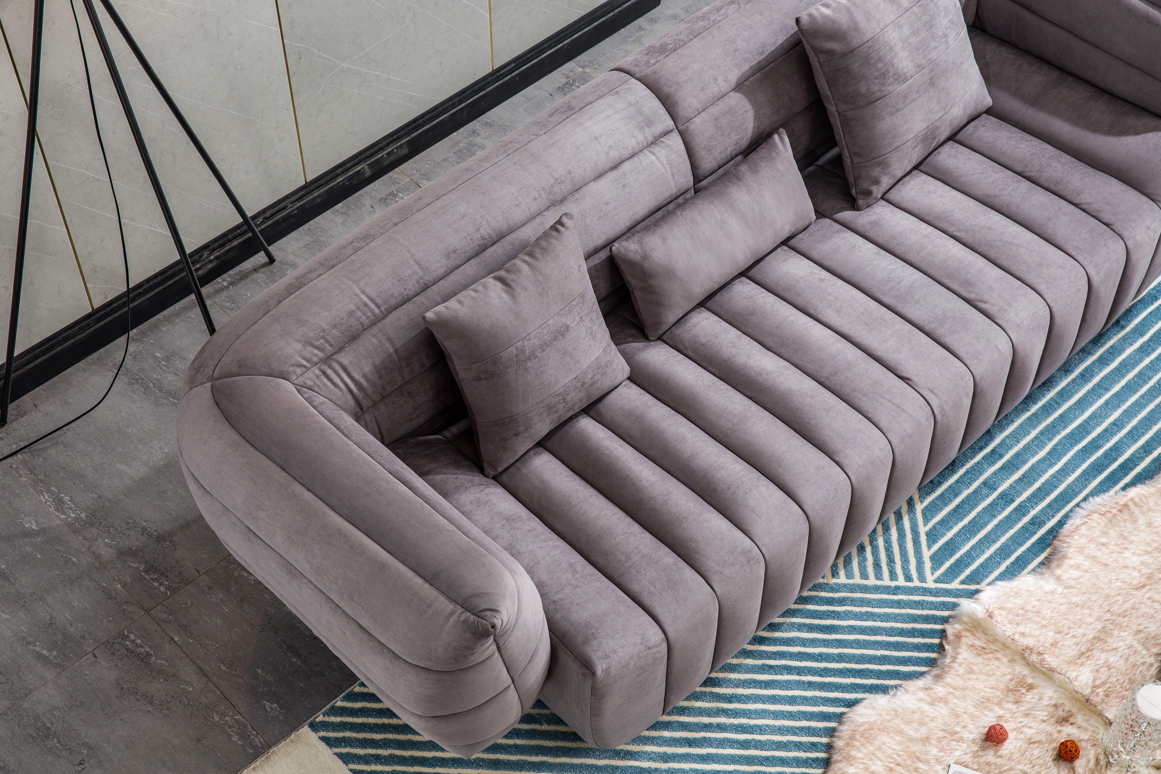 Eliuth Sofa